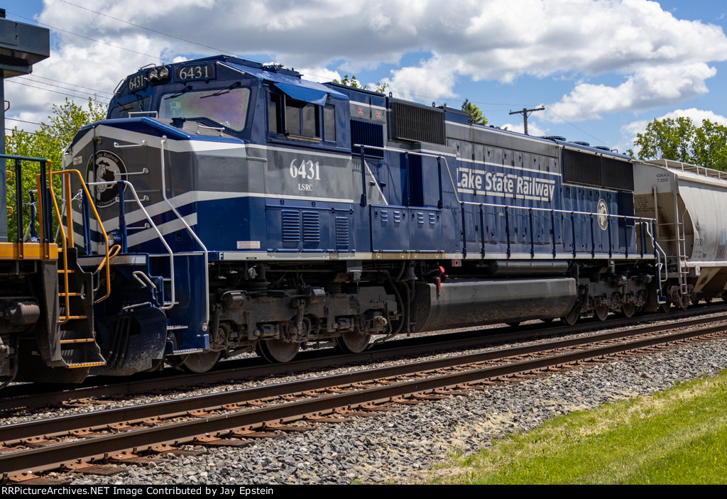 LSRC 6431 trails on a northbound CSX manifest